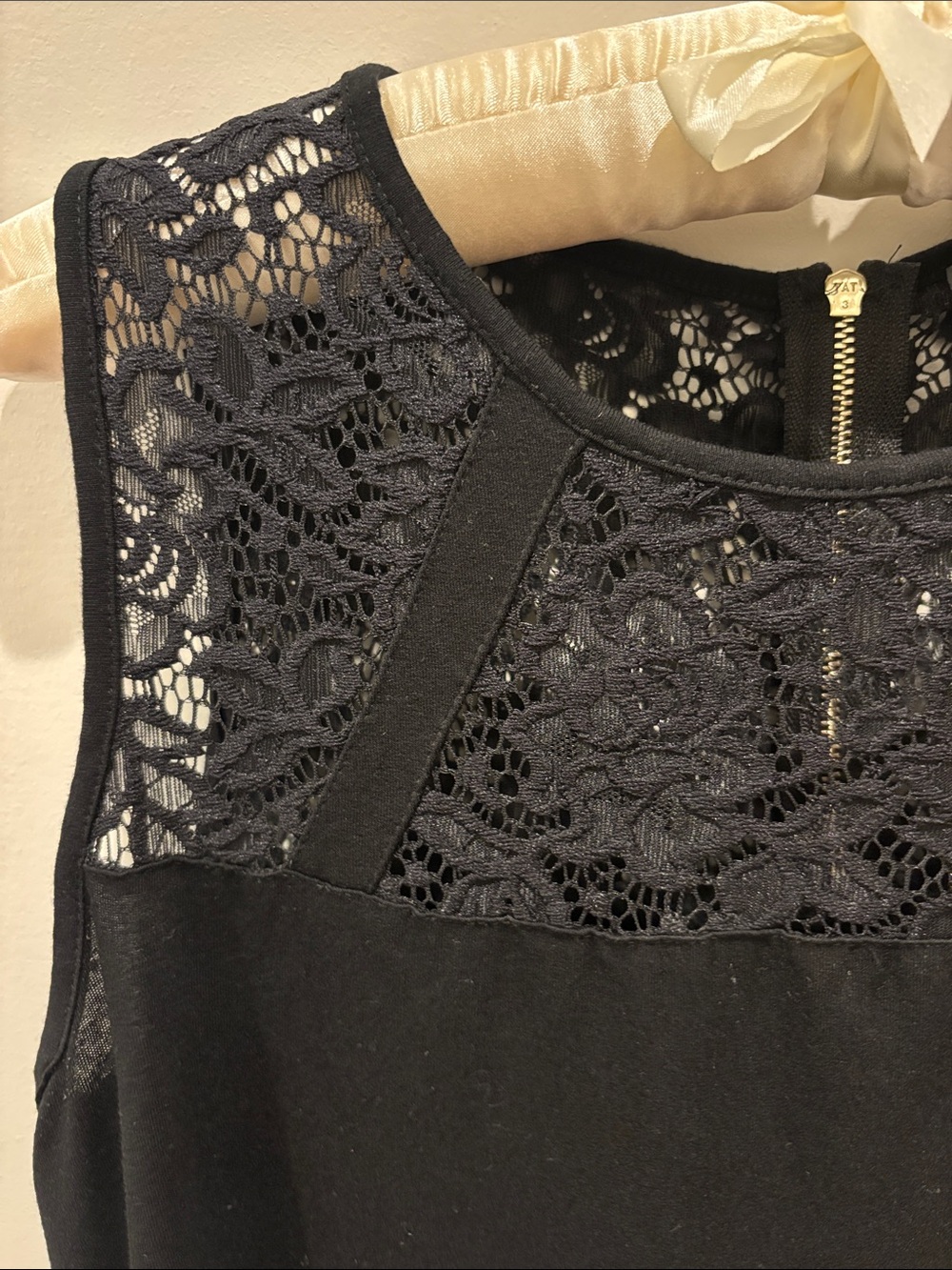 Vince Camuto Black Sleeveless Lace-Yoke Tank - Picture 5 of 8